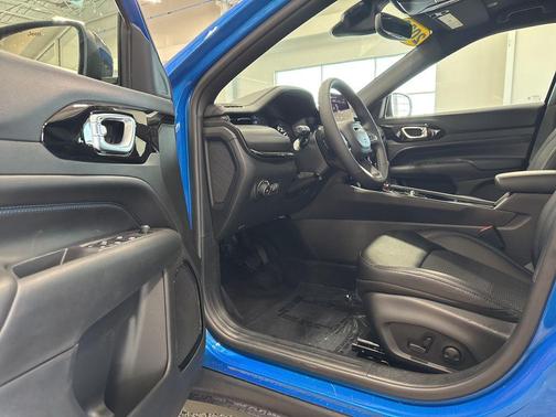 Hydro Blue Pearlcoat 2026 Jeep Compass Latitude