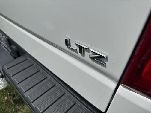 Summit White 2022 Chevrolet Silverado 1500 LTZ