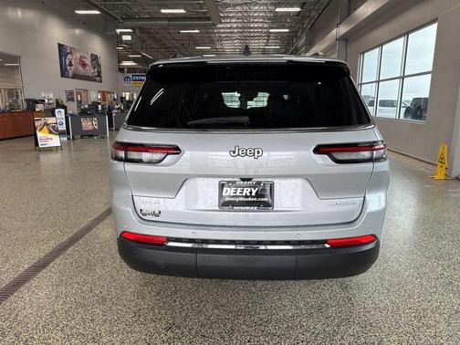 Silver Zynith 2026 Jeep Grand Cherokee L Laredo