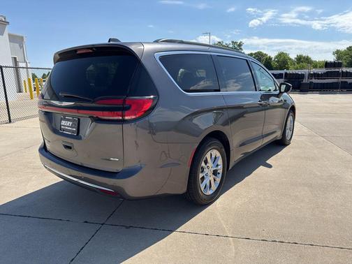 Granite Crystal Metallic Clearcoat 2022 Chrysler Pacifica Touring L