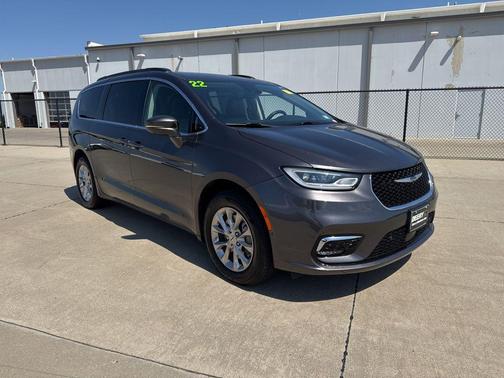 Granite Crystal Metallic Clearcoat 2022 Chrysler Pacifica Touring L