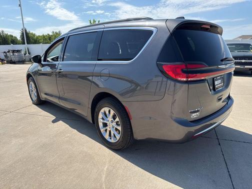 Granite Crystal Metallic Clearcoat 2022 Chrysler Pacifica Touring L