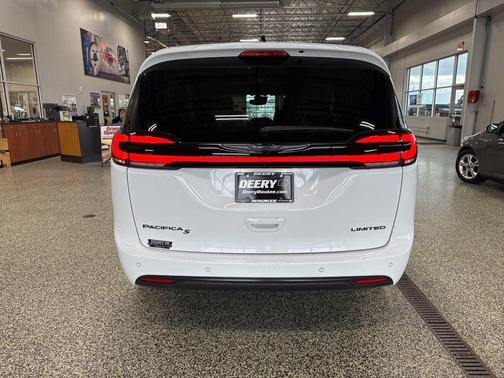 2025 Chrysler Pacifica Limited