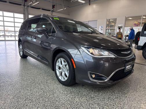 Granite Crystal Metallic Clearcoat 2020 Chrysler Pacifica Touring-L Plus