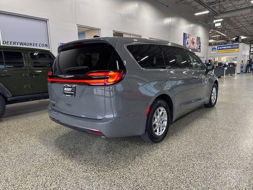 2025 Chrysler Pacifica L