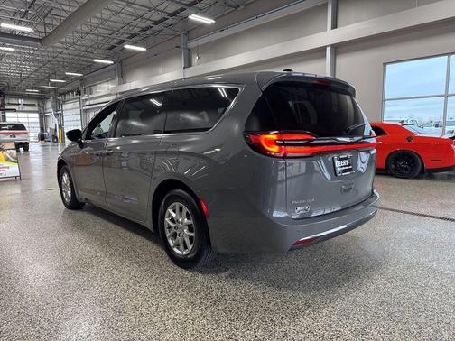 2025 Chrysler Pacifica L