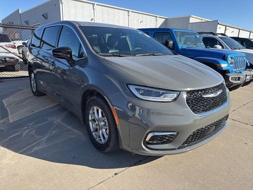 2025 Chrysler Pacifica L