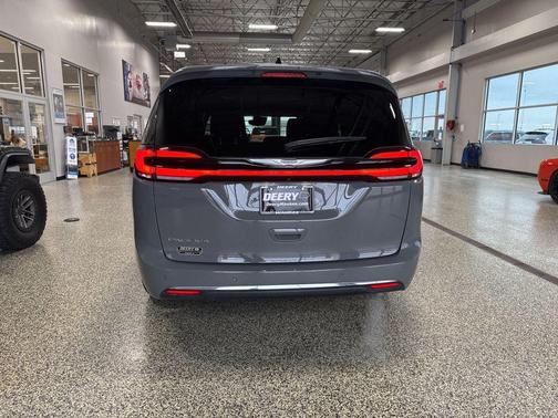 2025 Chrysler Pacifica L