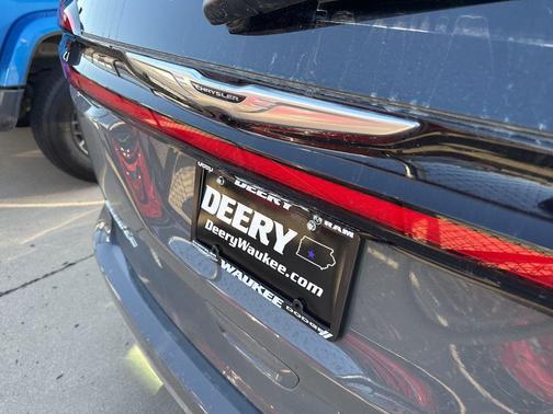 2025 Chrysler Pacifica L