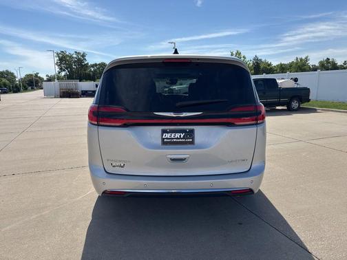Silver Mist Clearcoat 2024 Chrysler Pacifica Limited