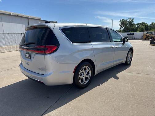 Silver Mist Clearcoat 2024 Chrysler Pacifica Limited
