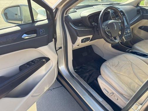 White Gold Metallic 2017 Lincoln MKC Reserve