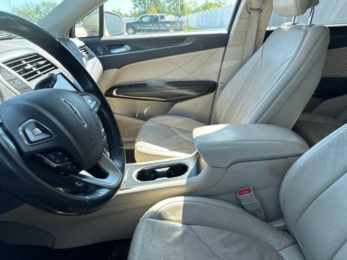 White Gold Metallic 2017 Lincoln MKC Reserve