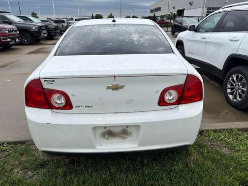 Summit White 2011 Chevrolet Malibu LS