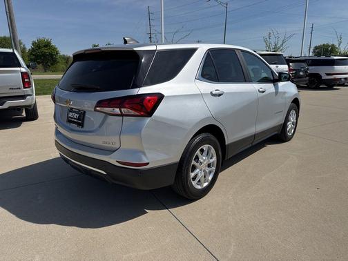 Silver Ice Metallic 2022 Chevrolet Equinox 1LT