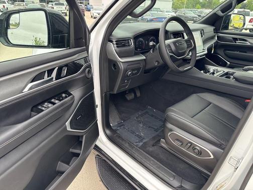 Bright White Clearcoat 2026 Jeep Grand Wagoneer Upland