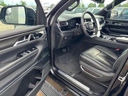 Diamond Black Crystal Pearlcoat 2024 Jeep Grand Wagoneer Series II