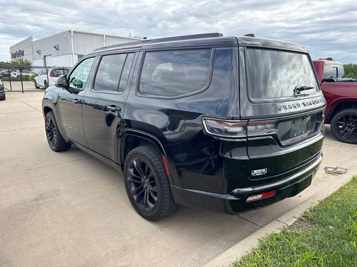 Diamond Black Crystal Pearlcoat 2024 Jeep Grand Wagoneer Series II