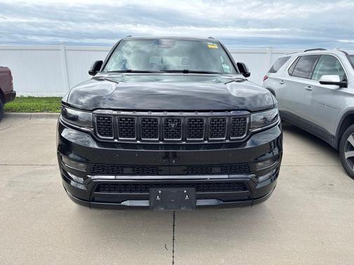 Diamond Black Crystal Pearlcoat 2024 Jeep Grand Wagoneer Series II