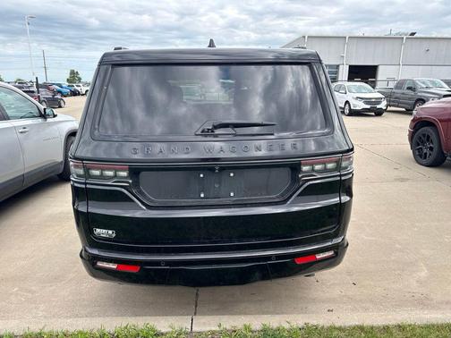 Diamond Black Crystal Pearlcoat 2024 Jeep Grand Wagoneer Series II