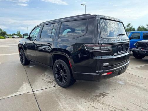 Diamond Black Crystal Pearlcoat 2024 Jeep Grand Wagoneer Series II