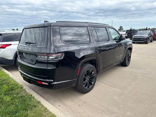 Diamond Black Crystal Pearlcoat 2024 Jeep Grand Wagoneer Series II