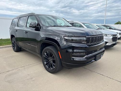Diamond Black Crystal Pearlcoat 2024 Jeep Grand Wagoneer Series II