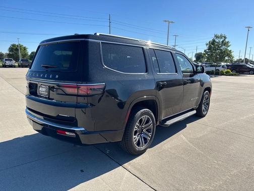Diamond Black Crystal Pearlcoat 2024 Jeep Wagoneer Series II