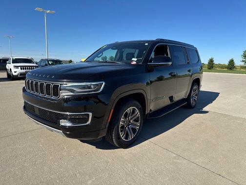 Diamond Black Crystal Pearlcoat 2024 Jeep Wagoneer Series II