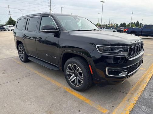 Diamond Black Crystal Pearlcoat 2024 Jeep Wagoneer Series II