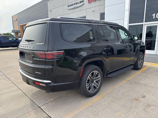 Diamond Black Crystal Pearlcoat 2024 Jeep Wagoneer Series II