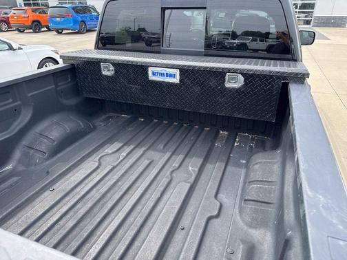 Magnetic Black 2018 Nissan Titan SV