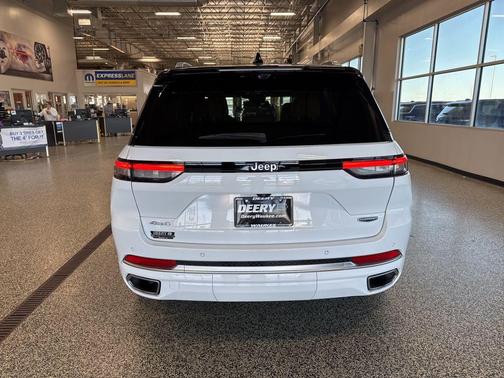 2022 Jeep Grand Cherokee Summit