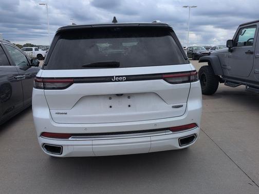 2022 Jeep Grand Cherokee Summit