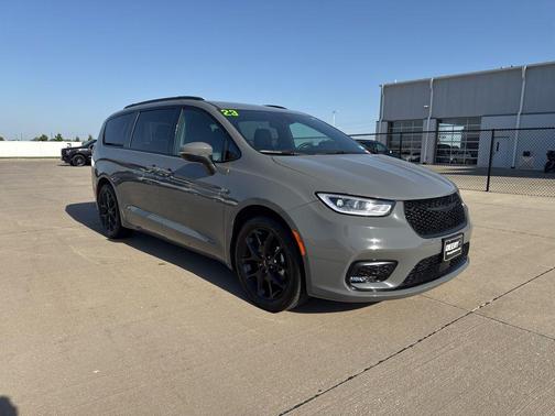 Ceramic Gray Clearcoat 2023 Chrysler Pacifica Touring L