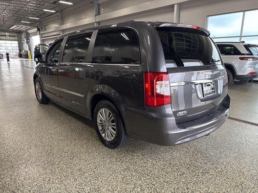 2015 Chrysler Town & Country Touring-L
