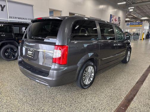 2015 Chrysler Town & Country Touring-L