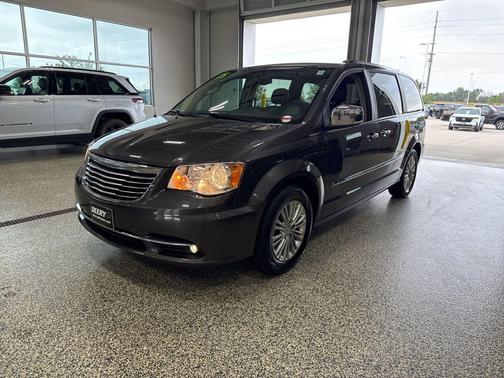 2015 Chrysler Town & Country Touring-L