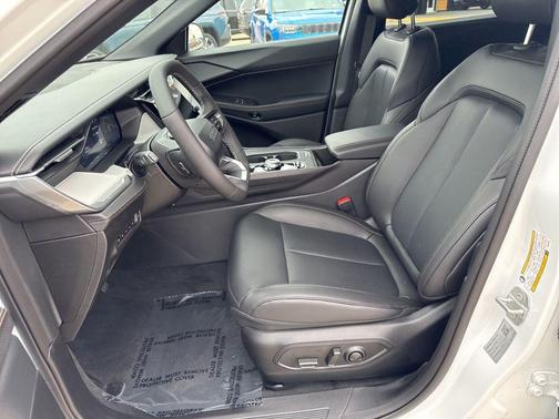 Bright White Clearcoat 2026 Jeep Cherokee Limited