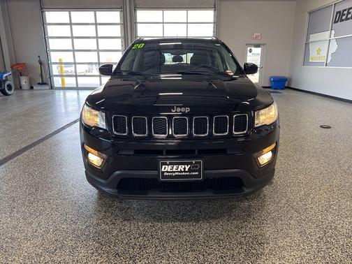 Diamond Black Crystal Pearlcoat 2020 Jeep Compass Latitude