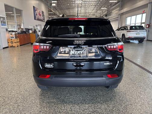 Diamond Black Crystal Pearlcoat 2020 Jeep Compass Latitude