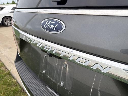 Magnetic 2021 Ford Expedition XLT