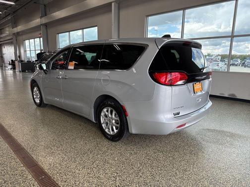 2022 Chrysler Voyager LX