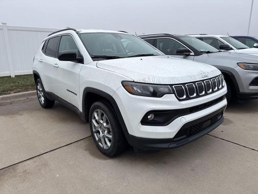 2022 Jeep Compass Latitude Lux