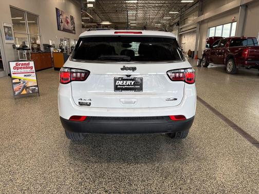 2022 Jeep Compass Latitude Lux