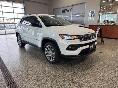 2022 Jeep Compass Latitude Lux