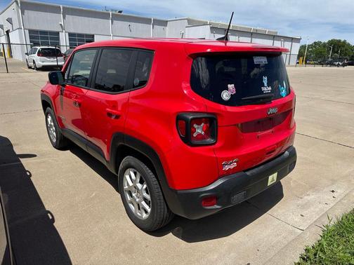 Colorado Red Clearcoat 2023 Jeep Renegade Latitude