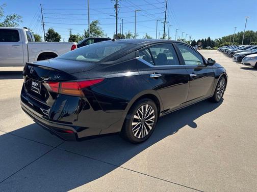 Super Black Clearcoat 2024 Nissan Altima 2.5 SV
