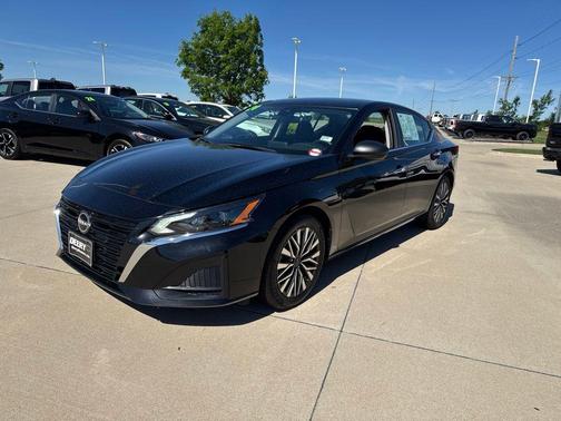 Super Black Clearcoat 2024 Nissan Altima 2.5 SV