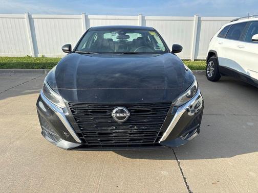Super Black Clearcoat 2024 Nissan Altima 2.5 SV